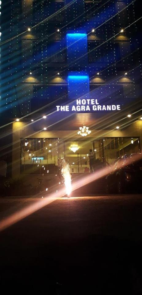 Hotel Agra Grande By Goyal Hoteliers מראה חיצוני תמונה