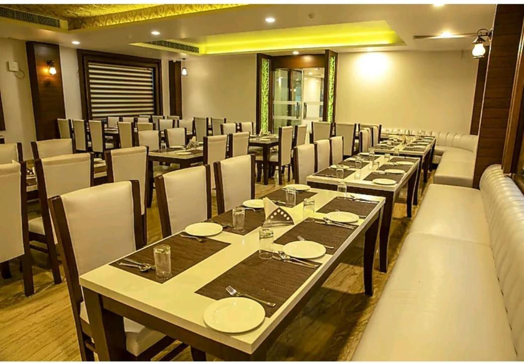 Hotel Agra Grande By Goyal Hoteliers מראה חיצוני תמונה